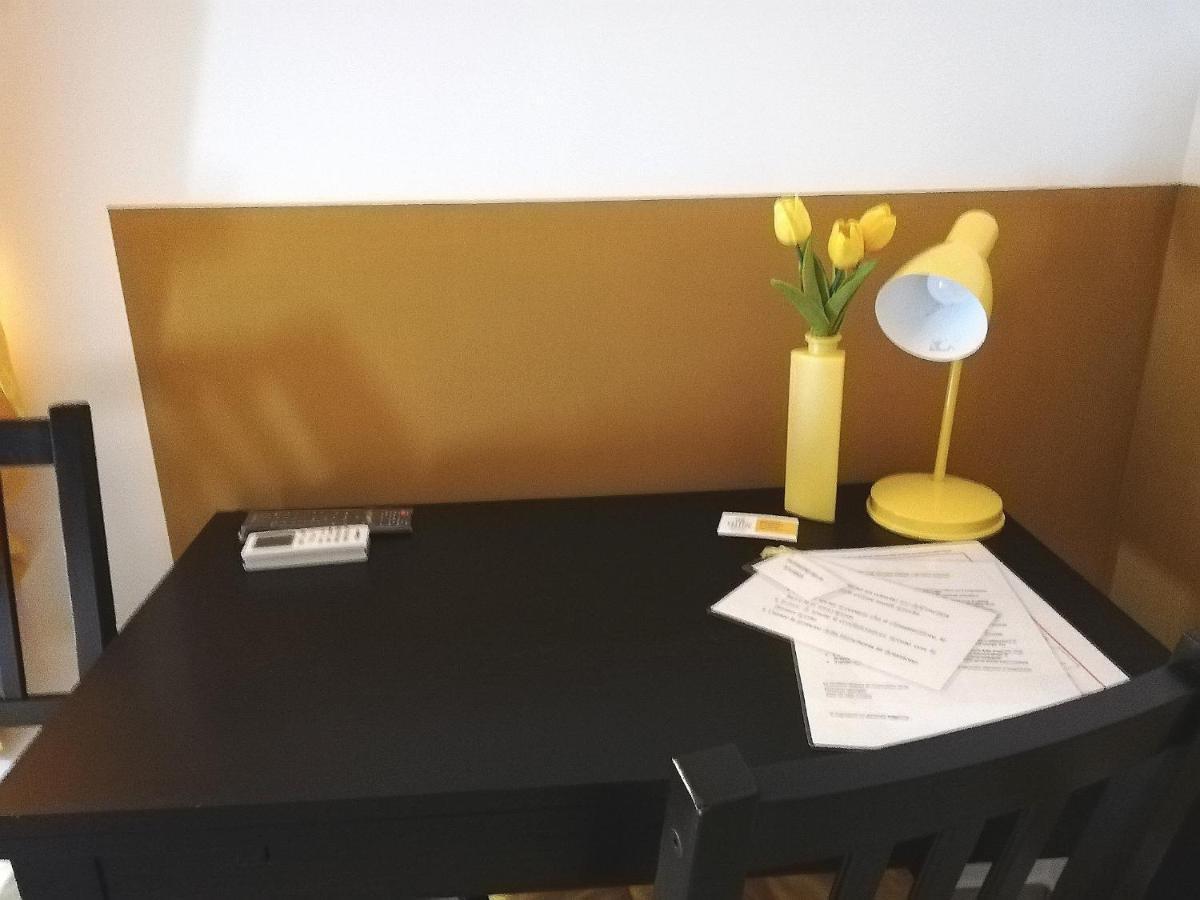The Yellow House Φιουμιτσίνο Εξωτερικό φωτογραφία