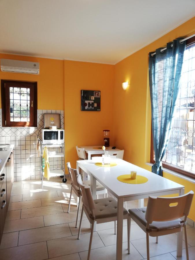 The Yellow House Φιουμιτσίνο Εξωτερικό φωτογραφία
