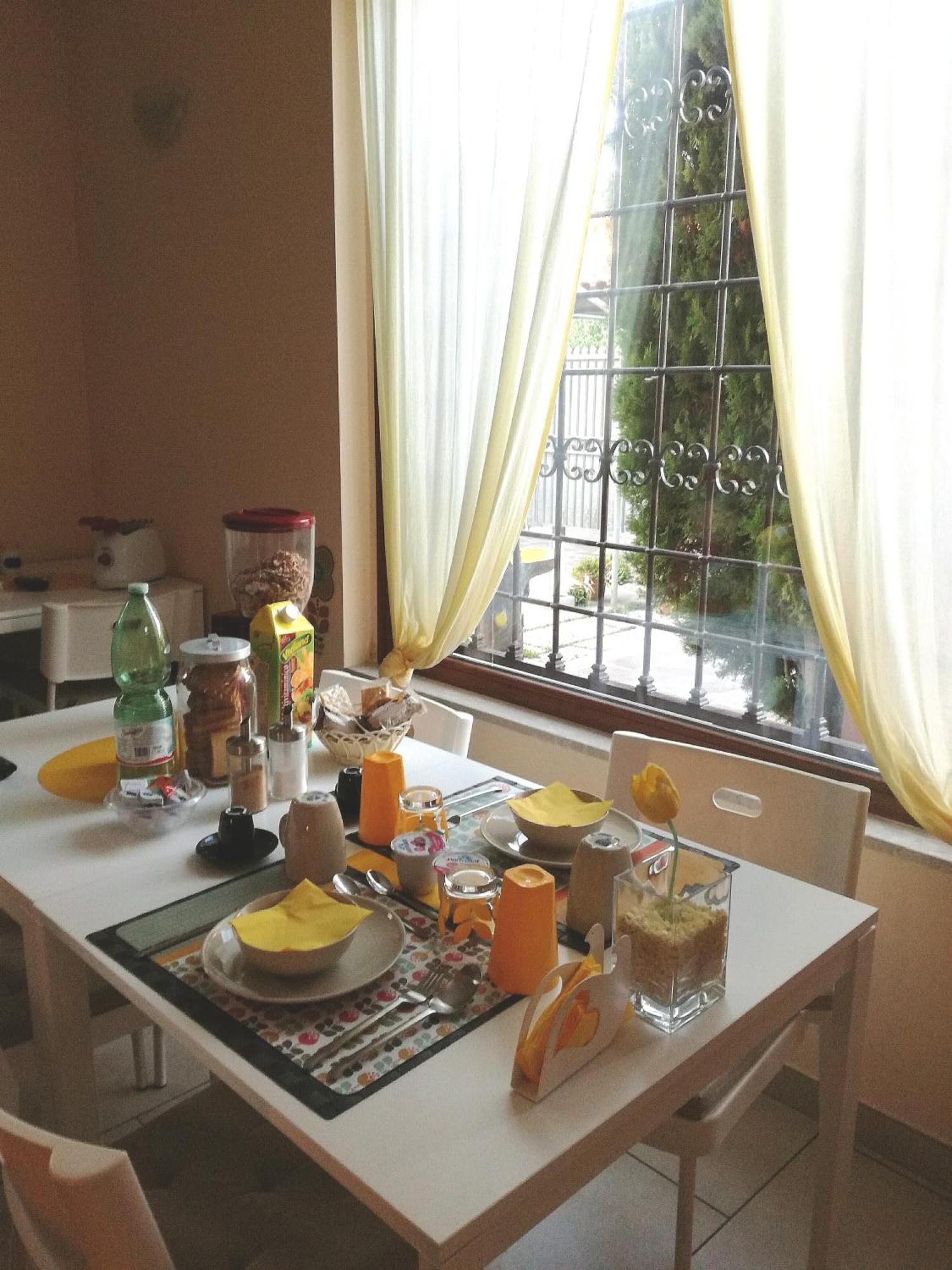The Yellow House Φιουμιτσίνο Εξωτερικό φωτογραφία