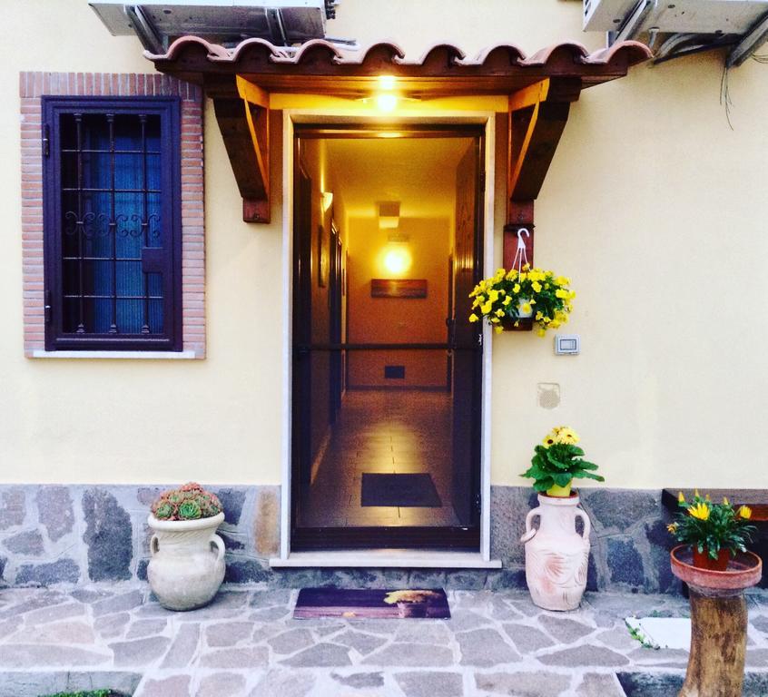 The Yellow House Φιουμιτσίνο Εξωτερικό φωτογραφία