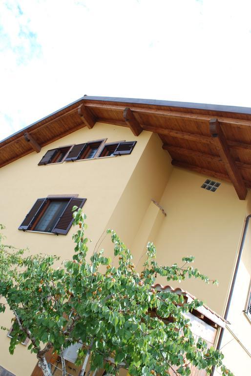 The Yellow House Φιουμιτσίνο Εξωτερικό φωτογραφία
