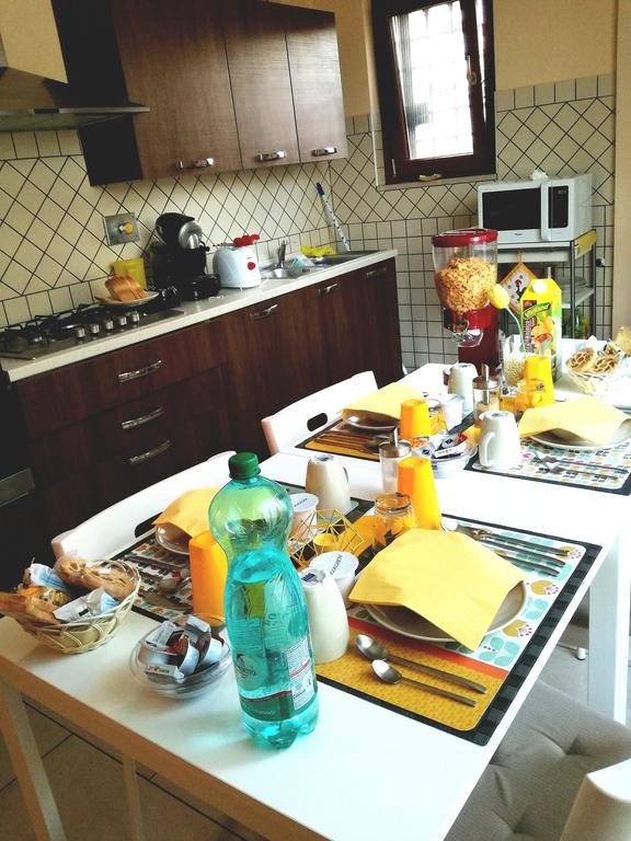 The Yellow House Φιουμιτσίνο Εξωτερικό φωτογραφία